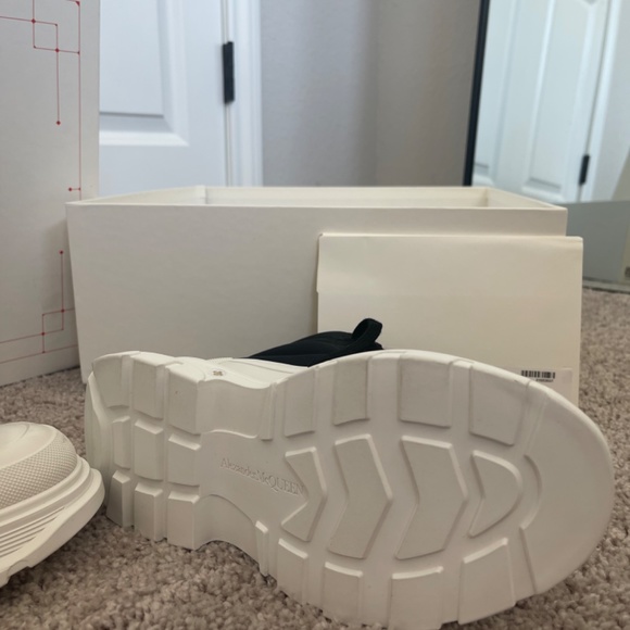 Alexander McQueen puffer lace up boot - Picture 2 of 5